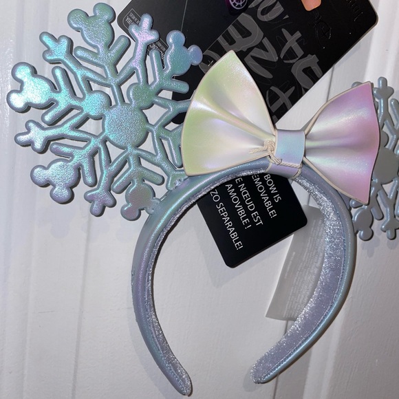 24HR DROP ⬇️ Loungefly Stitch Shoppe iridescent Snowflake ears main image 7